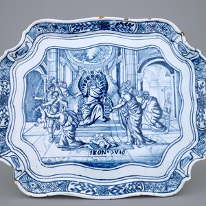 Een blauw-wit Delfts presentoir met het "Salomonsoordeel", 18e eeuw — foto 1