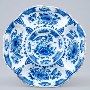 Een blauw-wit Delfts specerijenbordje, 17/18e eeuw — foto 1