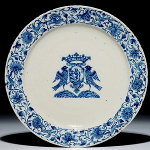 Een blauw-wit Delfts wapenbord, 17e eeuw — foto 1