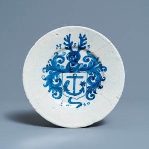 Een blauw-wit Portugees wapenbord, gedateerd 1650 — foto 1