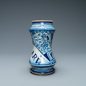 Een blauw-witte 'a foglie' albarello in Antwerpse majolica, midden 16e eeuw — foto 4