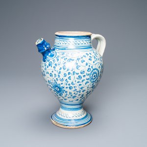 Een blauw-witte 'a foglie' siroopkan in Antwerpse majolica, midden 16e eeuw — foto 1
