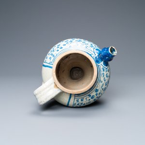 Een blauw-witte 'a foglie' siroopkan in Antwerpse majolica, midden 16e eeuw — foto 6