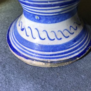 Een blauw-witte 'a foglie' siroopkan in Antwerpse majolica, midden 16e eeuw — foto 8