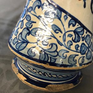 Een blauw-witte Antwerpse majolica albarello, 2e helft 16e eeuw — foto 13