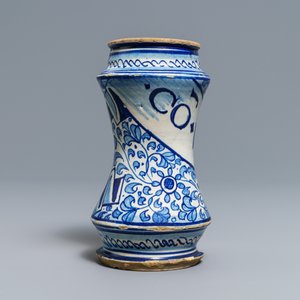 Een blauw-witte Antwerpse majolica albarello, 2e helft 16e eeuw — foto 2