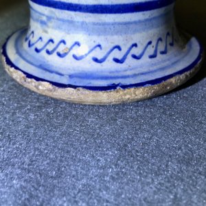 Een blauw-witte Antwerpse majolica siroopkan, gedateerd 1549 — foto 16