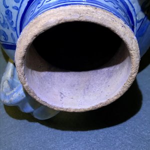 Een blauw-witte Antwerpse majolica siroopkan, gedateerd 1549 — foto 20