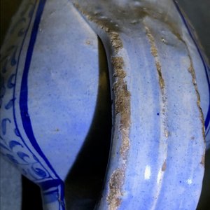 Een blauw-witte Antwerpse majolica siroopkan, gedateerd 1549 — foto 21