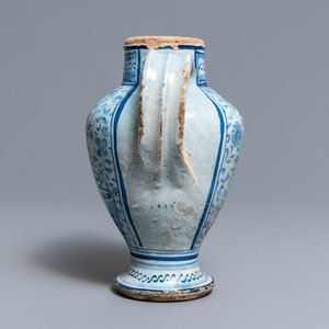 Een blauw-witte Antwerpse majolica siroopkan, gedateerd 1549 — foto 5