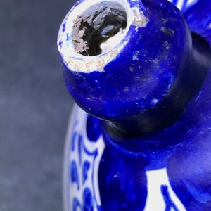 Een blauw-witte Antwerpse majolica siroopkan, gedateerd 1609 — foto 12