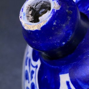 Een blauw-witte Antwerpse majolica siroopkan, gedateerd 1609 — foto 13