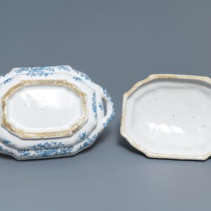 Een blauw-witte Brussels aardewerken dekselterrine, 18e eeuw — foto 7