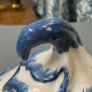 Een blauw-witte Brussels aardewerken rocaille dekselterrine, 18e eeuw — foto 12