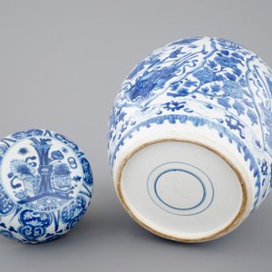 Een blauw-witte Chinees porseleinen gemberpot met deksel, Kangxi, ca. 1700 — foto 7