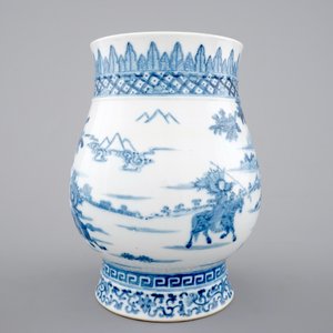 Een blauw-witte Chinees porseleinen vaas met krijgers, 19e eeuw — foto 4