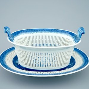 Een blauw-witte Chinese ajour bewerkte mand op onderschotel, Qianlong, 18e eeuw — foto 1