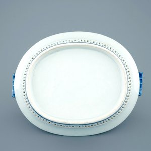 Een blauw-witte Chinese ajour bewerkte mand op onderschotel, Qianlong, 18e eeuw — foto 5