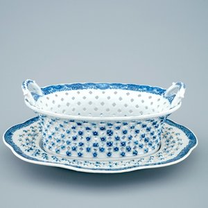Een blauw-witte Chinese ajour bewerkte mand op onderschotel, Qianlong, 18e eeuw — foto 1