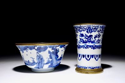 Een blauw-witte Chinese kom en bekervaas met bronsmontuur, Kangxi