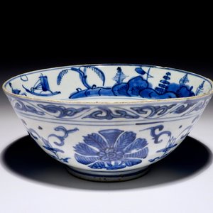 Een blauw-witte Chinese kom met landschapsdecor, Ming, Wanli/Jiajing — foto 2