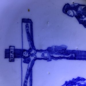 Een blauw-witte Chinese kop en schotel met "De kruisiging", Kangxi — foto 11
