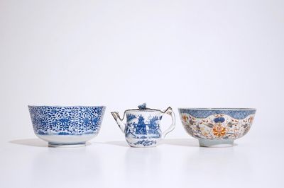 Een blauw-witte Chinese octagonale kom en theepot, met een Imari-stijl kom, 18/19e eeuw