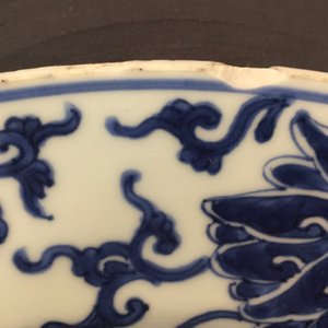 Een blauw-witte Chinese schotel voor de Nederlandse markt met het wapen van Pelgrom, Kangxi — foto 3