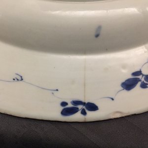Een blauw-witte Chinese schotel voor de Nederlandse markt met het wapen van Pelgrom, Kangxi — foto 8