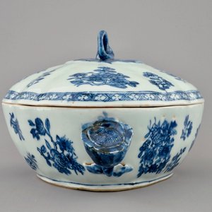 Een blauw-witte Chinese terrine met deksel, Qianlong — foto 2