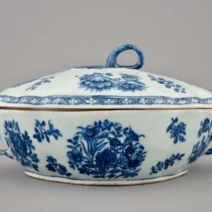 Een blauw-witte Chinese terrine met deksel, Qianlong — foto 3