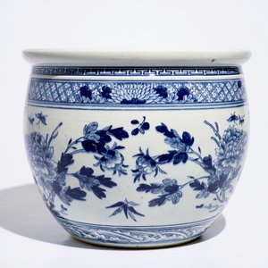 Een blauw-witte Chinese viskom met vogels tussen bloemen, 19e eeuw — foto 5