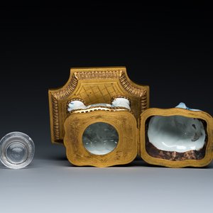Een blauw-witte Chinese wierookbrander in de vorm van een Luduan met vergulde bronzen montuur, Wanli — foto 7
