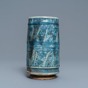 Een blauw-witte cylindrische Islamitische aardewerken vaas, Syrië of Iran, 19e eeuw — foto 3