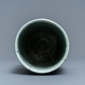 Een blauw-witte cylindrische Islamitische aardewerken vaas, Syrië of Iran, 19e eeuw — foto 5