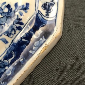 Een blauw-witte Delftse borstelrug, 18e eeuw — foto 4