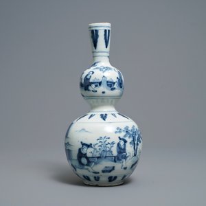 Een blauw-witte Delftse chinoiserie kalebasvaas, begin 18e eeuw — foto 3
