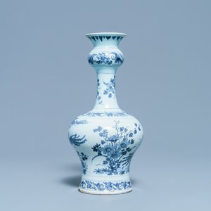 Een blauw-witte Delftse chinoiserie knobbelvaas, eind 17e eeuw — foto 4