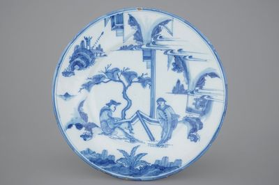 Een blauw-witte Delftse chinoiserie schotel, 17e eeuw