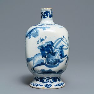 Een blauw-witte Delftse chinoiserie vaas en een schotel, eind 17e eeuw — foto 4