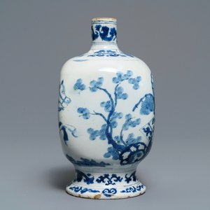 Een blauw-witte Delftse chinoiserie vaas en een schotel, eind 17e eeuw — foto 5