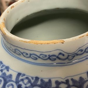 Een blauw-witte Delftse chinoiserie vaas met een olifant, eind 17e eeuw — foto 7