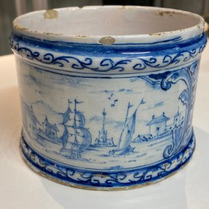 Een blauw-witte Delftse dekseldoos met fijne landschapjes, 1e helft 18e eeuw — foto 13