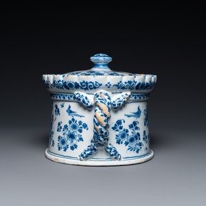 Een blauw-witte Delftse dekselterrine met putti, 17/18e eeuw — foto 3