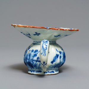 Een blauw-witte Delftse hartvormige kwispedoor, 18e eeuw — foto 5