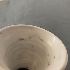 Een blauw-witte Delftse kalebasvaas met chinoiserie decor, eind 17e eeuw — foto 10