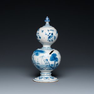 Een blauw-witte Delftse kalebasvormige spaarpot met een hertenjacht, gedateerd 1732 — foto 2