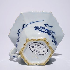 Een blauw-witte Delftse kwispedoor, 18e eeuw — foto 6