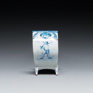 Een blauw-witte Delftse pijpenhouder in de vorm van een slee, 18e eeuw — foto 5