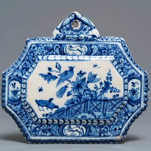 Een blauw-witte Delftse plaquette, 1e helft 18e eeuw — foto 1